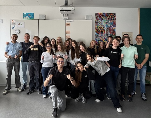Die Klasse 9cM der Mittelschule Theodor-Heuss-Straße in Fürstenfeldbruck gewinnt den 2. Platz und damit 500 Euro.
