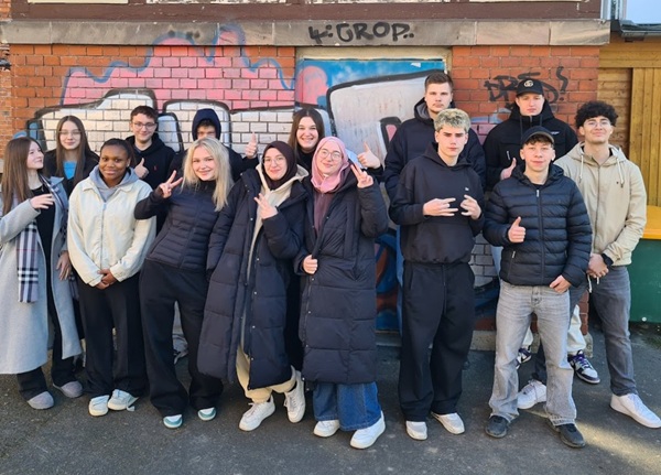 Die Klasse 9c der Bonifatiusschule II in Göttingen sagt "DANKE, dass wir an dieser Challenge teilnehmen durften. 
Wir nutzen das Geld für unsere natürlich alkoholfreie Abschlussfahrt nach Berlin!"
