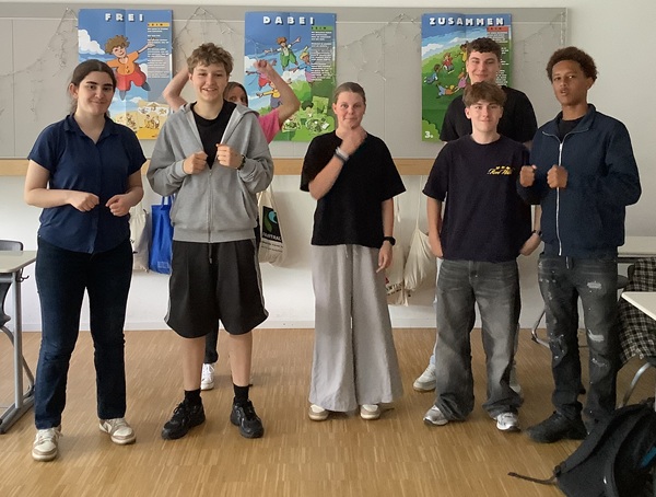Die Klasse 10 Französisch der Erich-Klausener-Schule in Münster freut sich sehr über ihren Gewinn.
